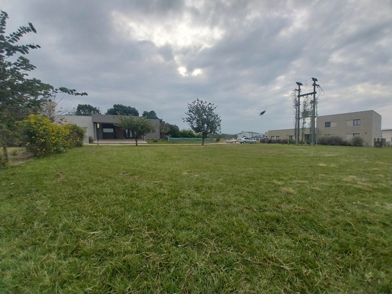 ||| LOTE ESQUINA 818M2 EN COUNTRY PORTAL DEL SOL |||