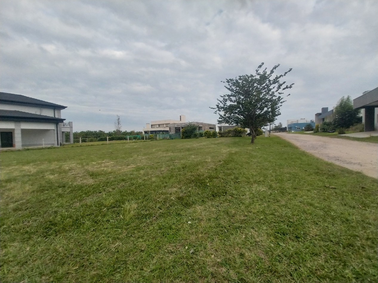 ||| LOTE ESQUINA 818M2 EN COUNTRY PORTAL DEL SOL |||